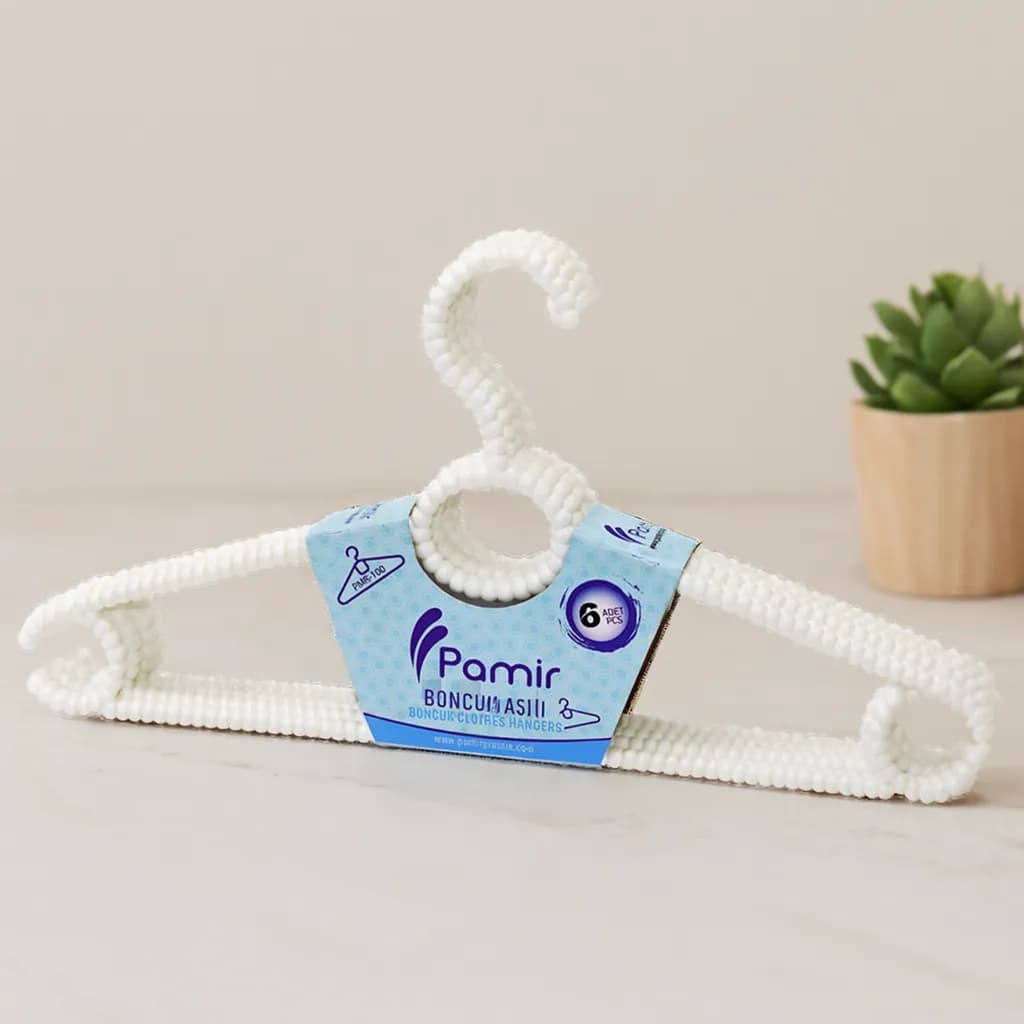 Plastik boncuklu elbise askısı — fotoğraf 1